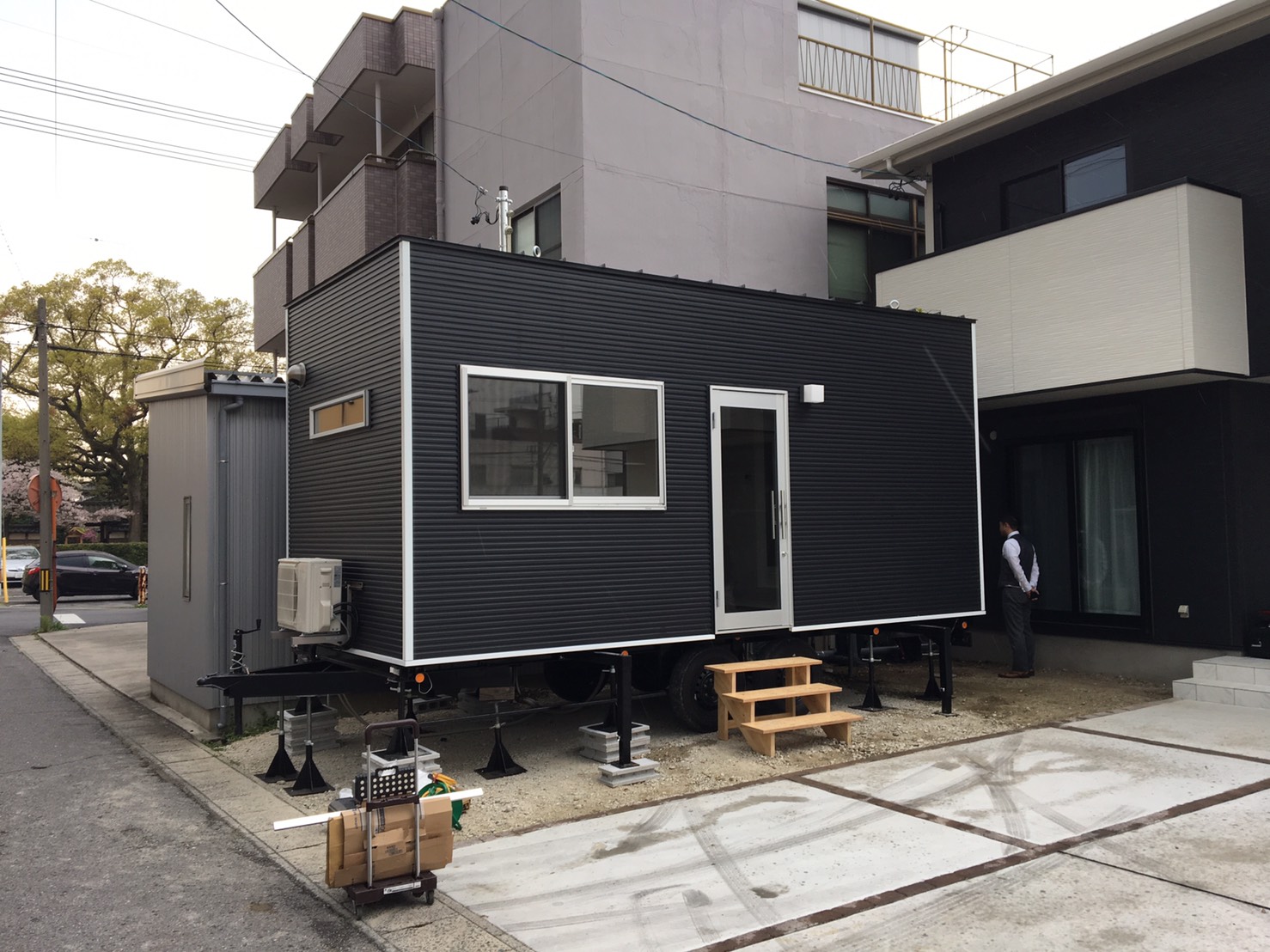 愛知県碧南市に住居タイプのトレーラーハウスをご納車です Nomad House